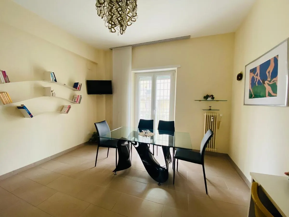 Comfy Apartment In Rome Near Metro 0*,